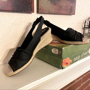 Easy Street Kindly espadrille wedge, NIB, black